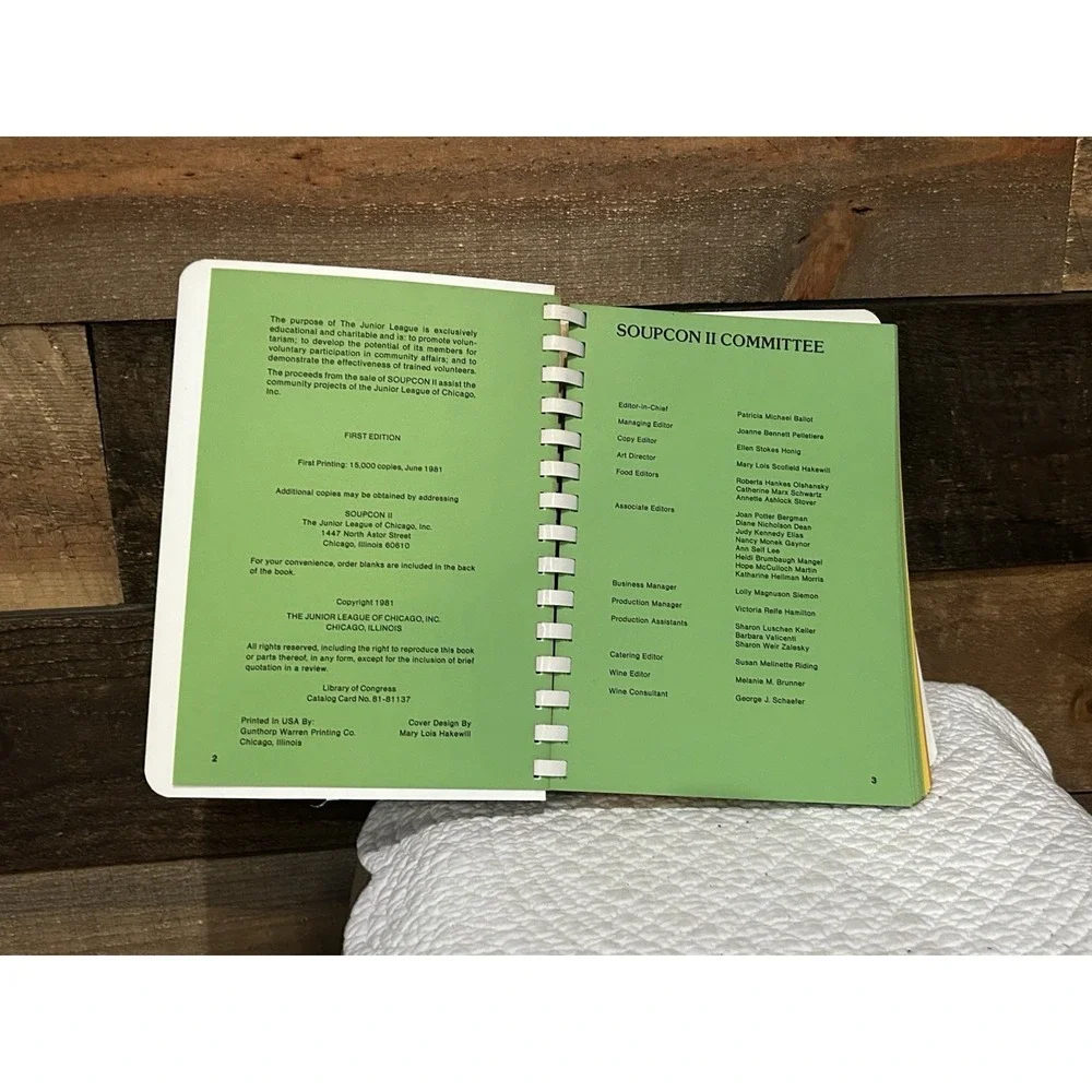 Vtg 1981‎ Junior League of Chicago Seasonal Cookbook Soupcon II